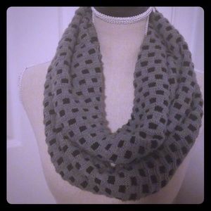 Chunky Infinity Knit Scarf - Size: OS